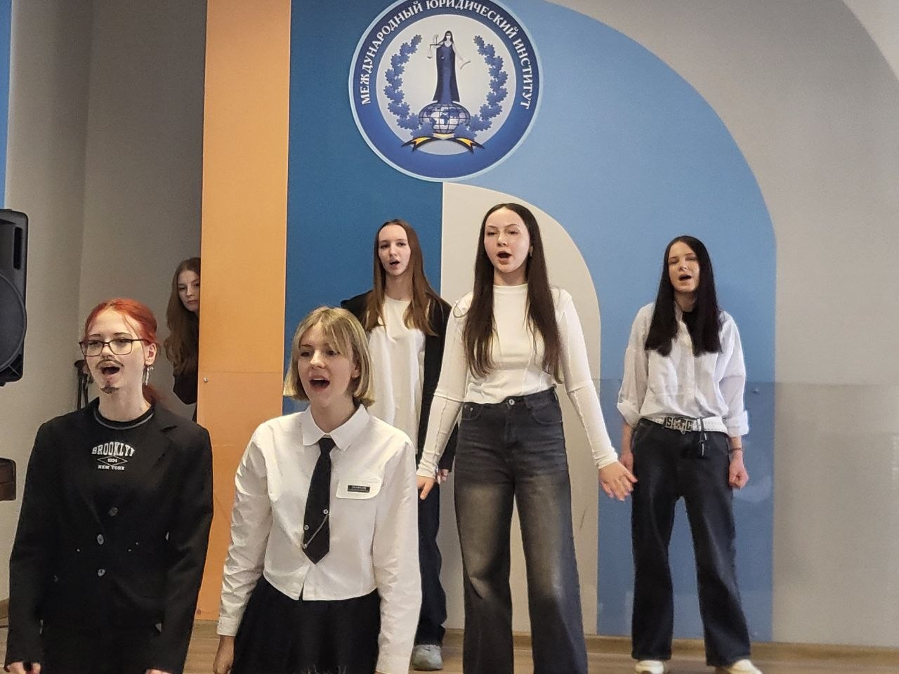 Студенты Тульского филиала поздравили преподавателей с 8 Марта концертом